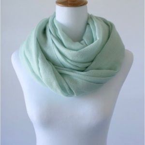 Pashmina Cashmere & Silk Scarf. Mint. Handmade in Italy.